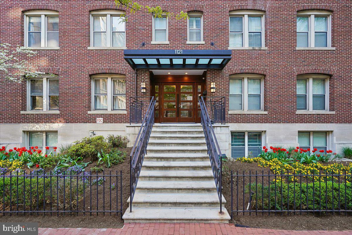 1121 24th Street Northwest, Unit 309 Washington, DC 20037 - Photo 2 of 20 a front view of a brick building