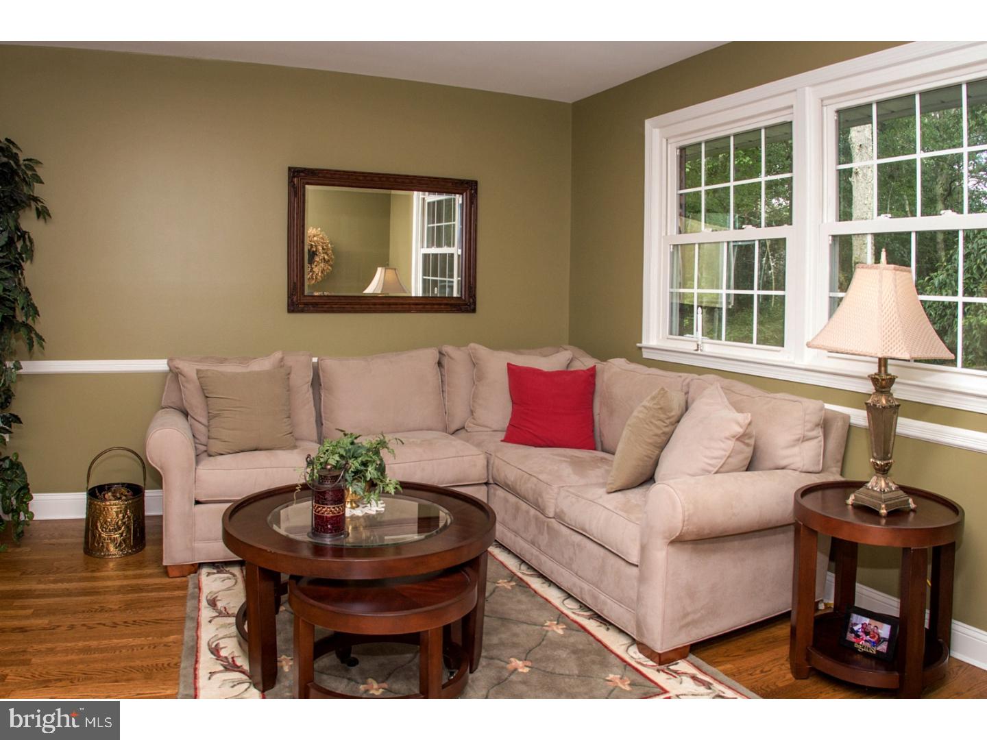 122 Bortons Road Marlton, NJ 08053 - Photo 4 of 24 Living Room