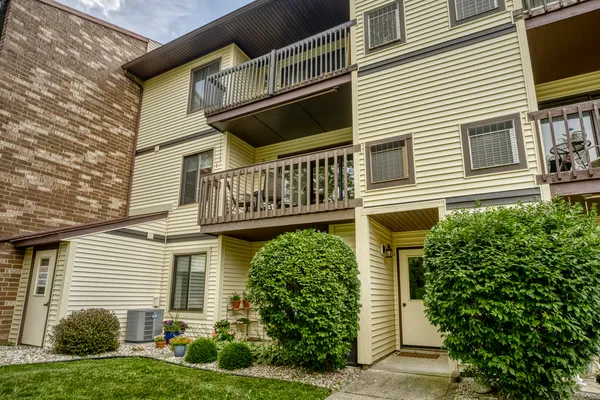 $168,000 | 827 North Summit Park Court South, Crown Point, IN 46307