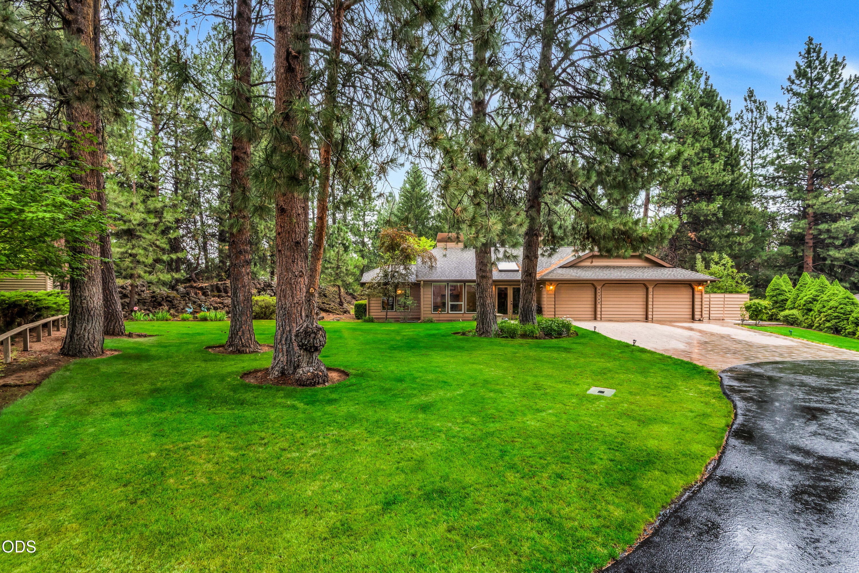 20396 Mission Ridge Court Bend, OR 97702 - Photo 3 of 32 Gallery Image 3
