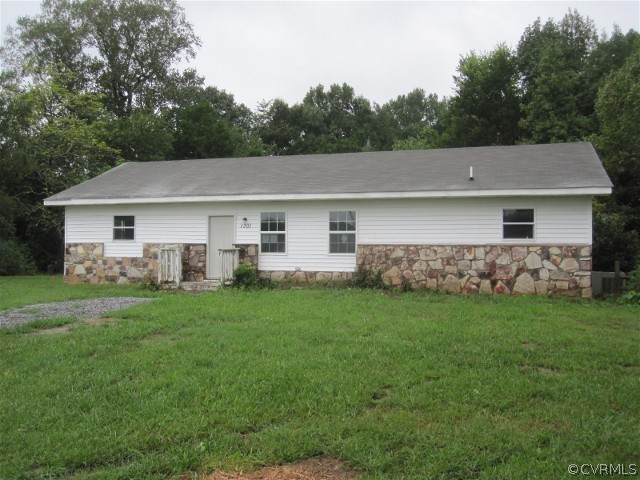 1301 Indian Oak Road Crewe, VA 23930 - Photo 1 of 17