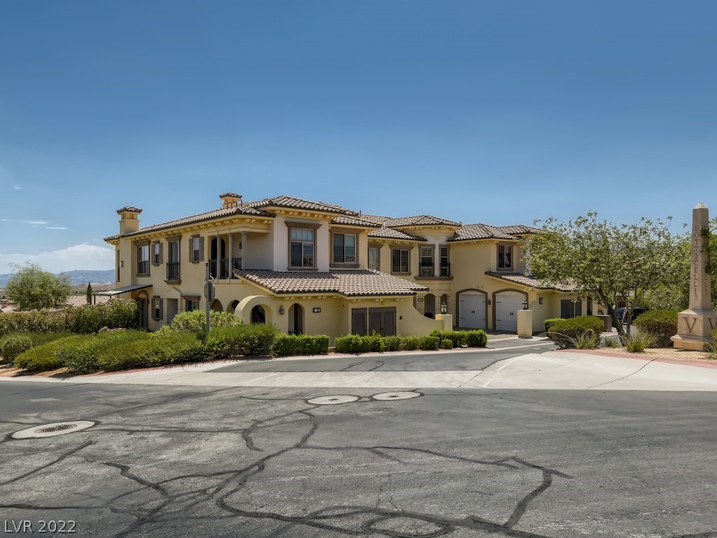 17 Strada Bella Vista, Unit 201, Henderson, NV 89011 Compass