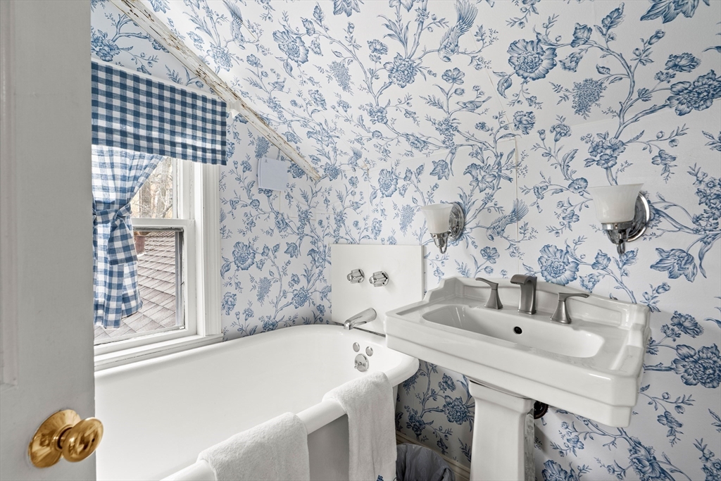 1 Mason Street, Unit 2 Marblehead, MA 01945 - Photo 23 of 36