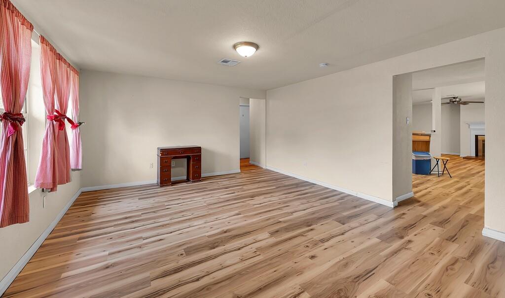 4304 Valview Drive Waco, TX 76708 - Photo 3 of 33