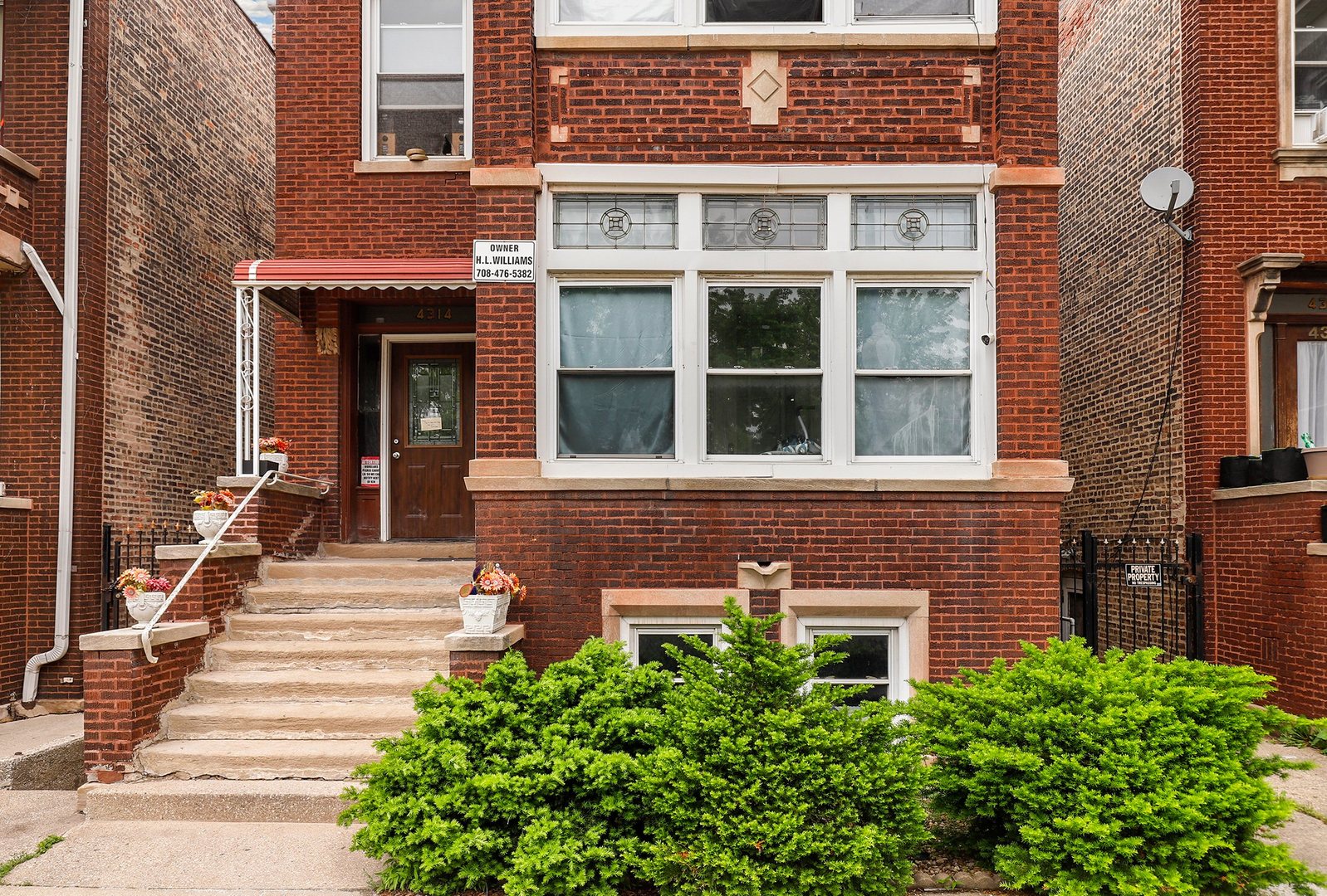 4314 West Cermak Road Chicago, IL 60623 - Photo 2 of 15 a front view of a brick building