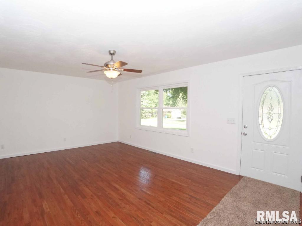 112 Willow Road Rochester, IL 62563 - Photo 8 of 28