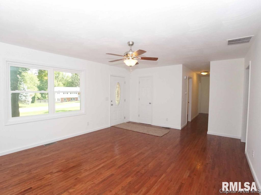 112 Willow Road Rochester, IL 62563 - Photo 9 of 28
