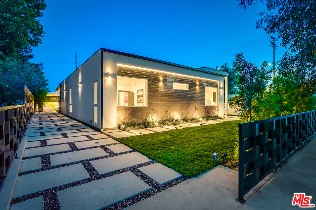 11658 Morrison Street Valley Village, CA 91601 - Photo 2 of 33