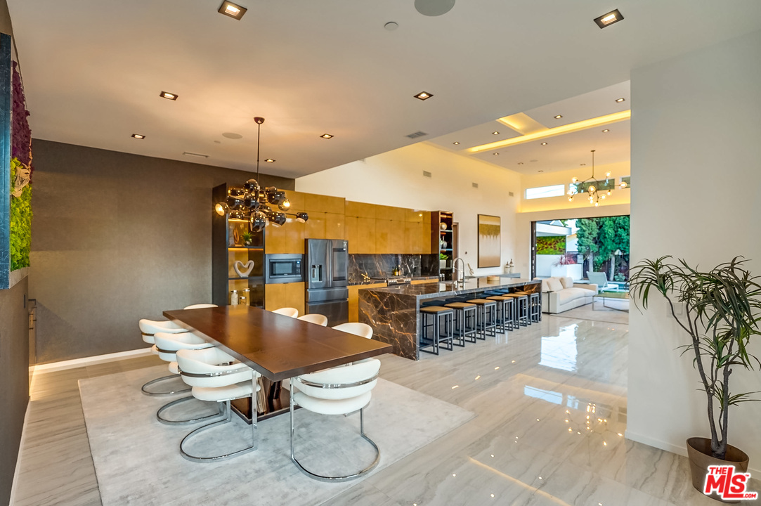 11658 Morrison Street Valley Village, CA 91601 - Photo 12 of 33