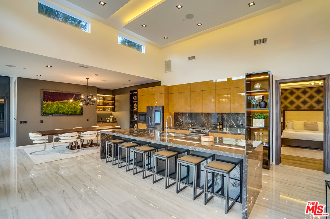 11658 Morrison Street Valley Village, CA 91601 - Photo 14 of 33