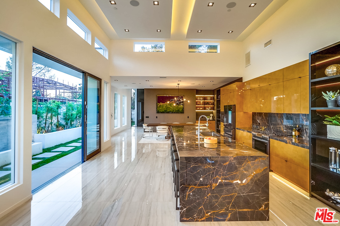 11658 Morrison Street Valley Village, CA 91601 - Photo 15 of 33