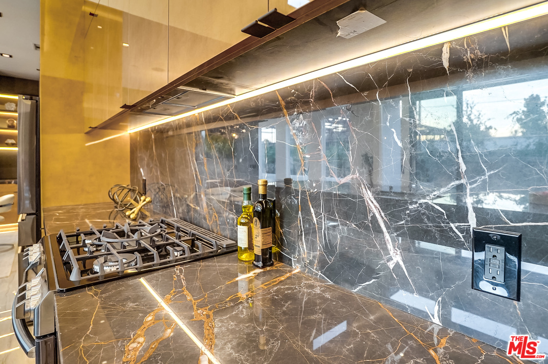 11658 Morrison Street Valley Village, CA 91601 - Photo 16 of 33