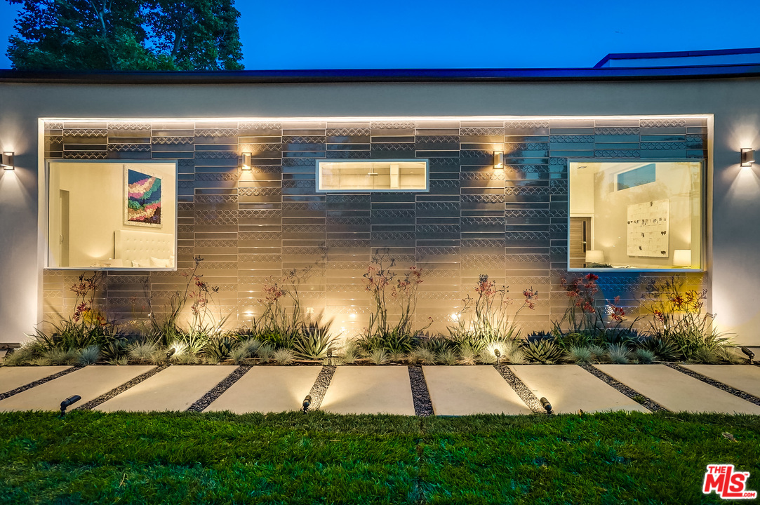 11658 Morrison Street Valley Village, CA 91601 - Photo 3 of 33