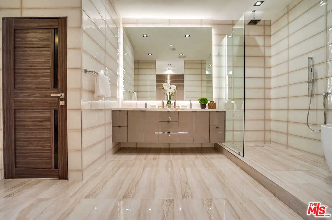 11658 Morrison Street Valley Village, CA 91601 - Photo 21 of 33