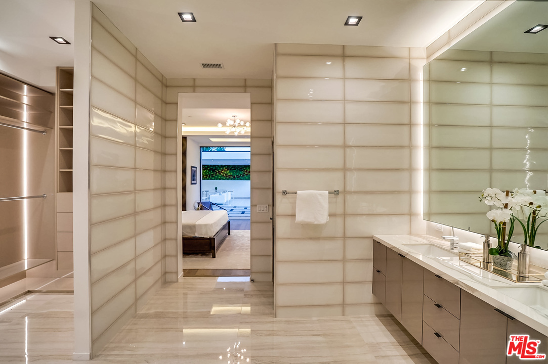 11658 Morrison Street Valley Village, CA 91601 - Photo 22 of 33