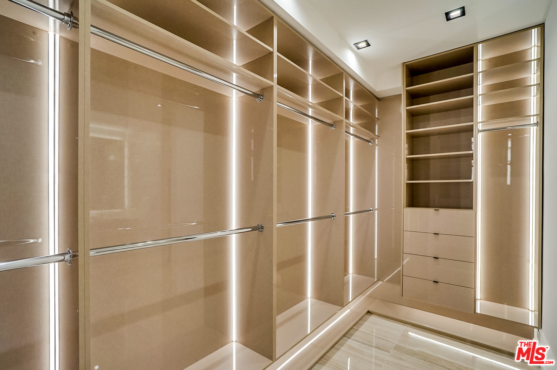 11658 Morrison Street Valley Village, CA 91601 - Photo 23 of 33