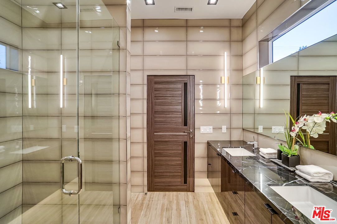 11658 Morrison Street Valley Village, CA 91601 - Photo 28 of 33