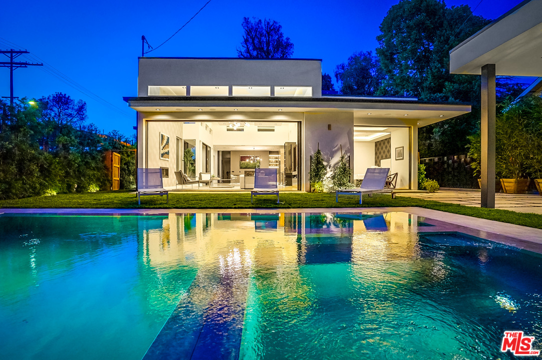 11658 Morrison Street Valley Village, CA 91601 - Photo 5 of 33