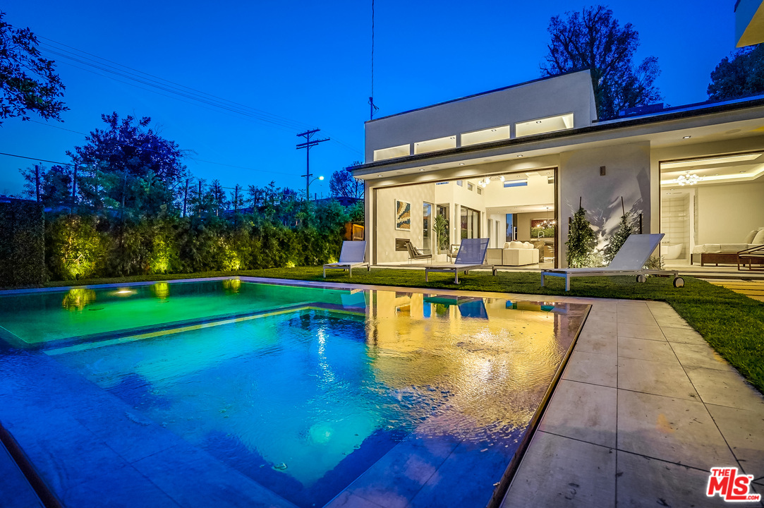 11658 Morrison Street Valley Village, CA 91601 - Photo 7 of 33