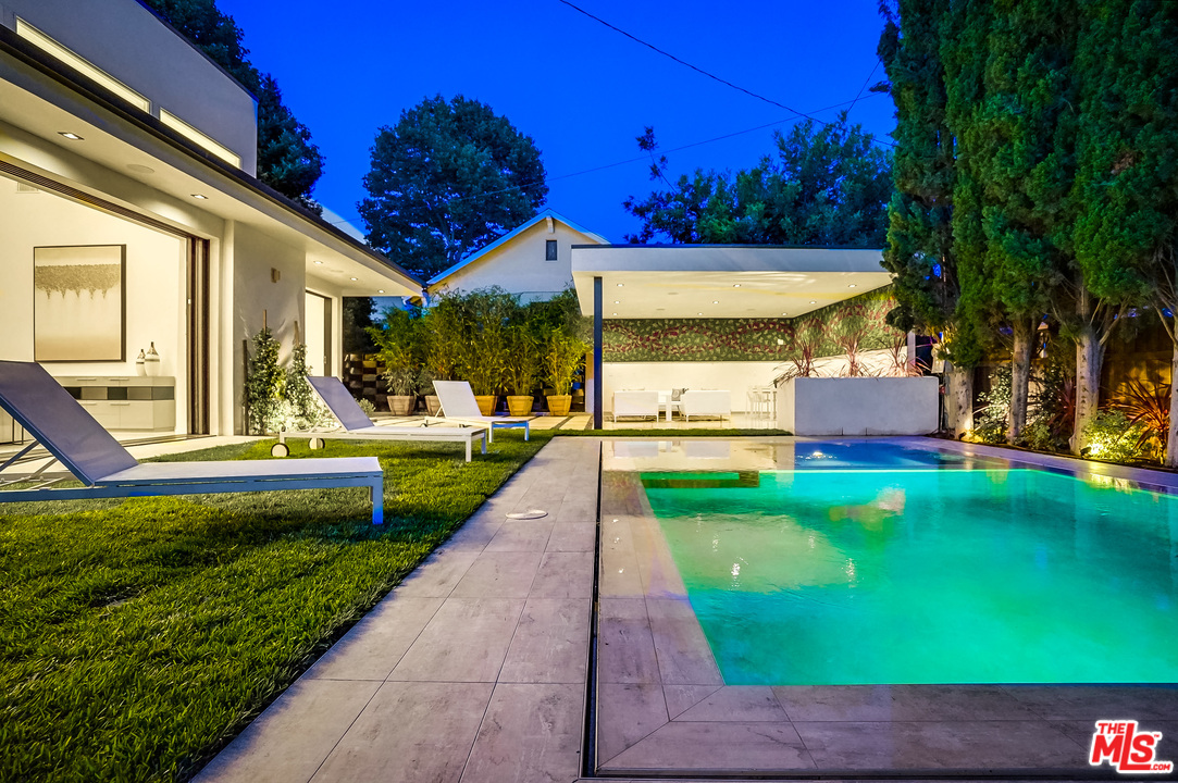 11658 Morrison Street Valley Village, CA 91601 - Photo 8 of 33