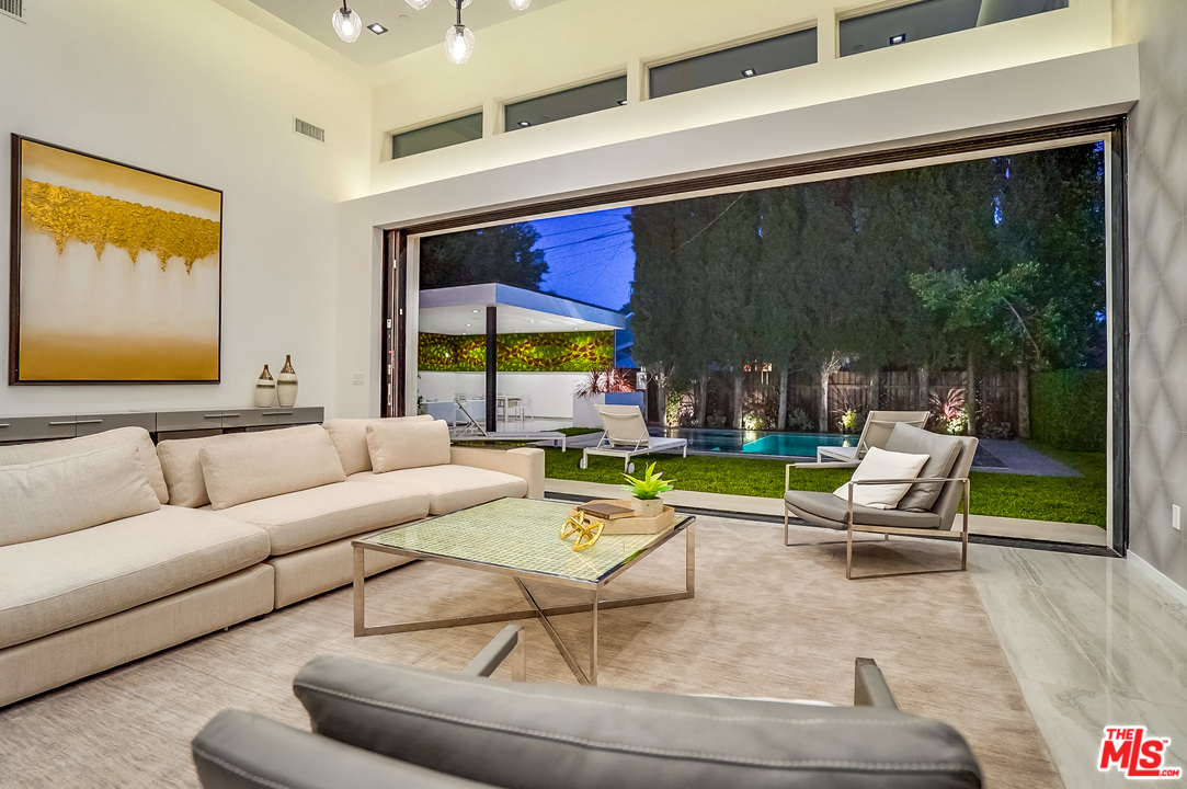 11658 Morrison Street Valley Village, CA 91601 - Photo 10 of 33