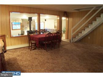 27 Indian Red Road Levittown, PA 19057 - Photo 3 of 12 Living Room