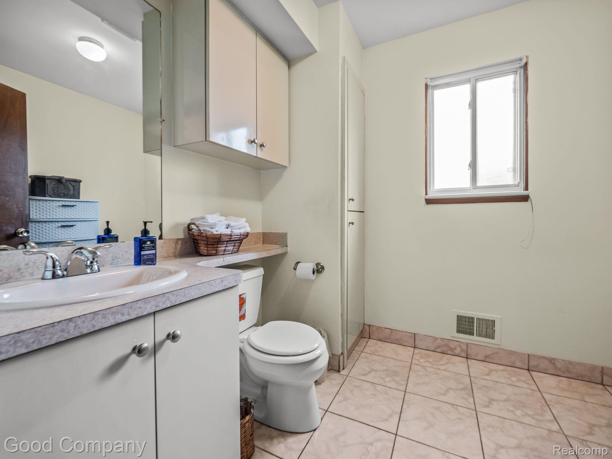 1041 Milverton Road Troy, MI 48083 - Photo 16 of 24 Gallery Image 16