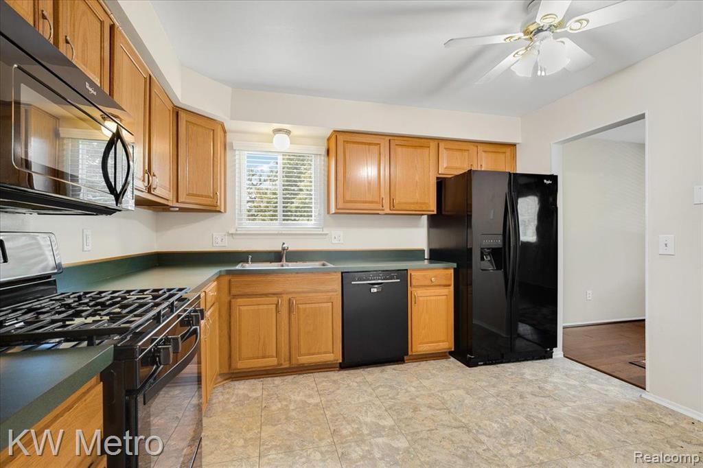 1411 Deerhurst Court Rochester Hills, MI 48307 - Photo 10 of 48