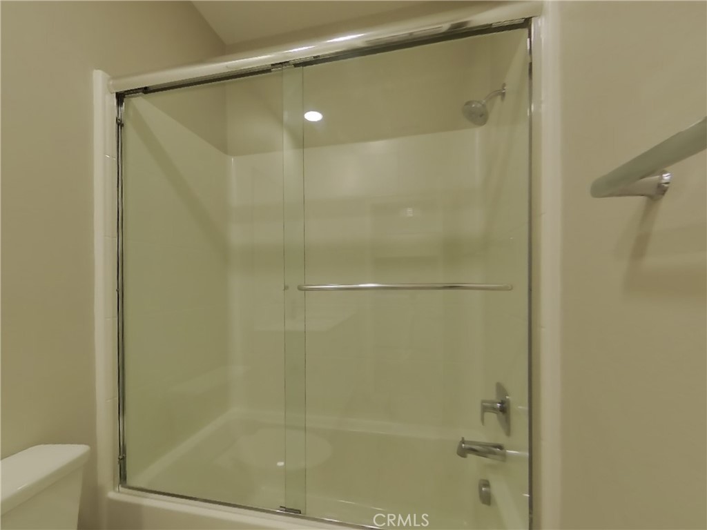 36519 Hasta Way Wildomar, CA 92595 - Photo 15 of 32 a bathroom with a shower