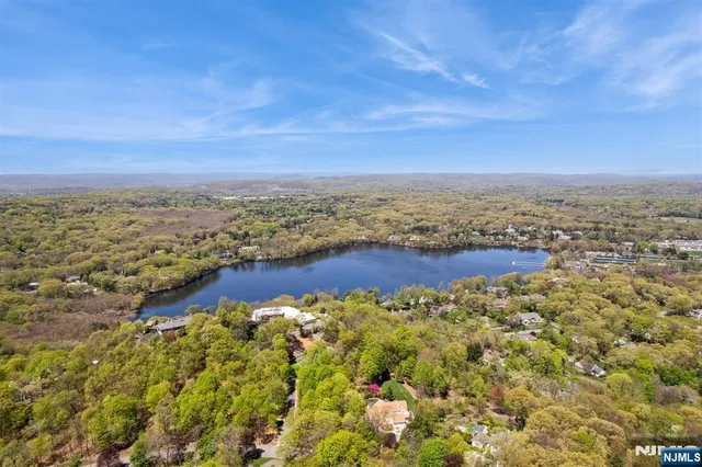 an aerial view of residential building and lake