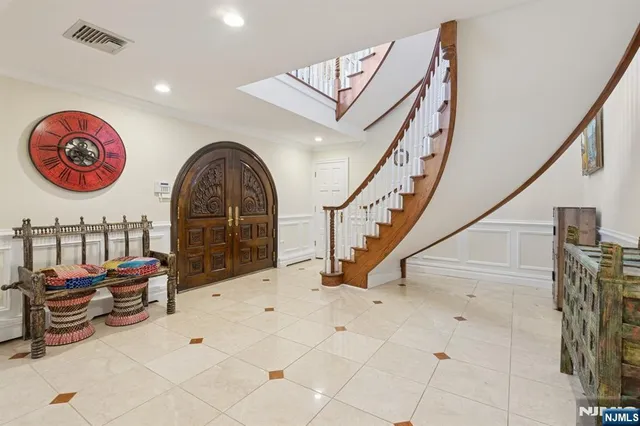 a view of entryway with livingroom and furniture