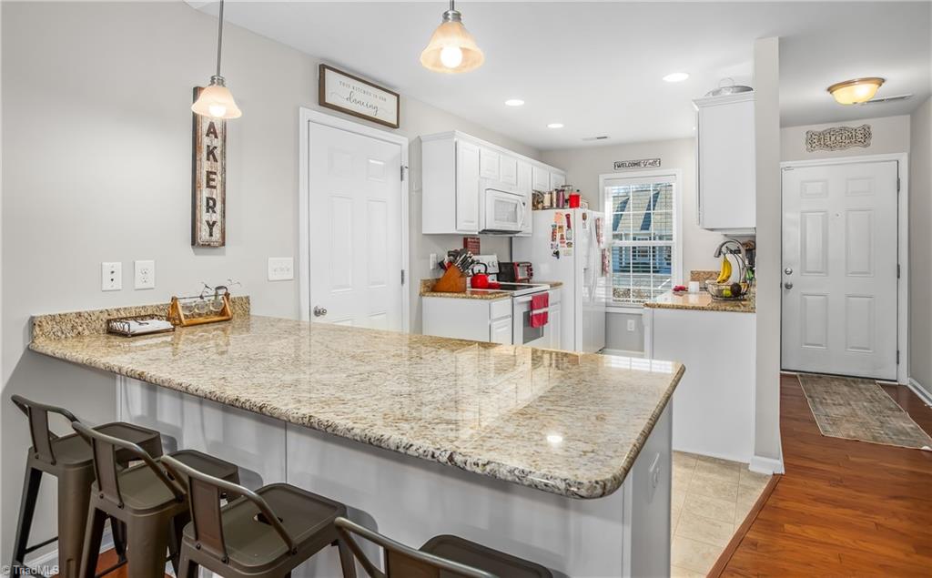 3118 Hyde Pl Circle Winston-Salem, NC 27103 - Photo 4 of 26 Granite countertops