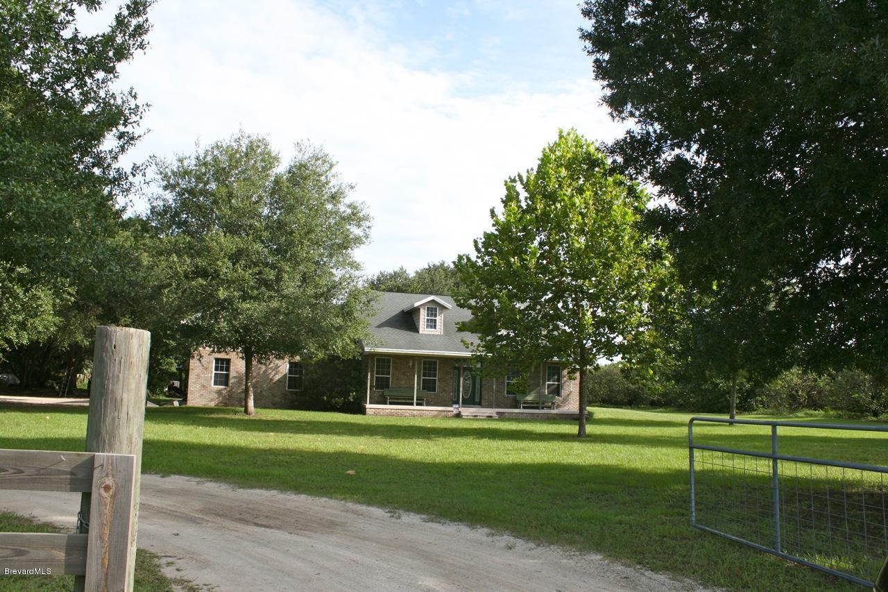 Burkholm front with fence
