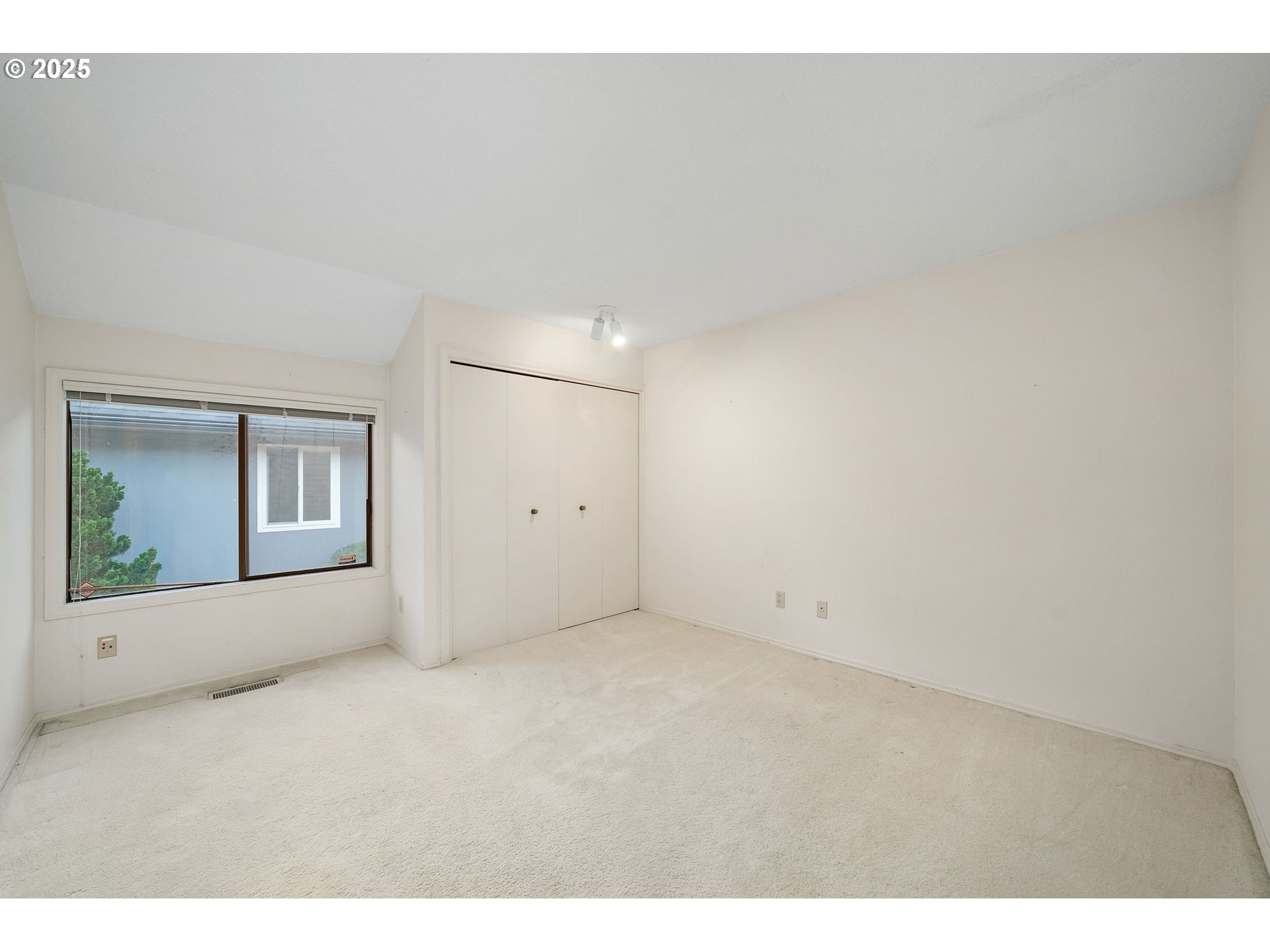 7104 Southwest Chapel Lane Portland, OR 97223 - Photo 28 of 36 a view of an empty room