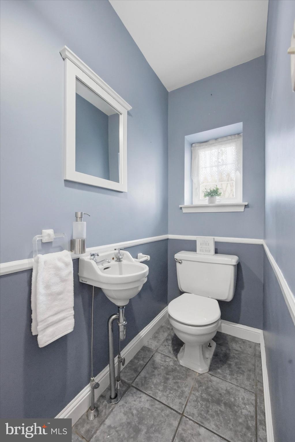 436 Kerr Lane Springfield, PA 19064 - Photo 16 of 52 a bathroom with a toilet sink and mirror