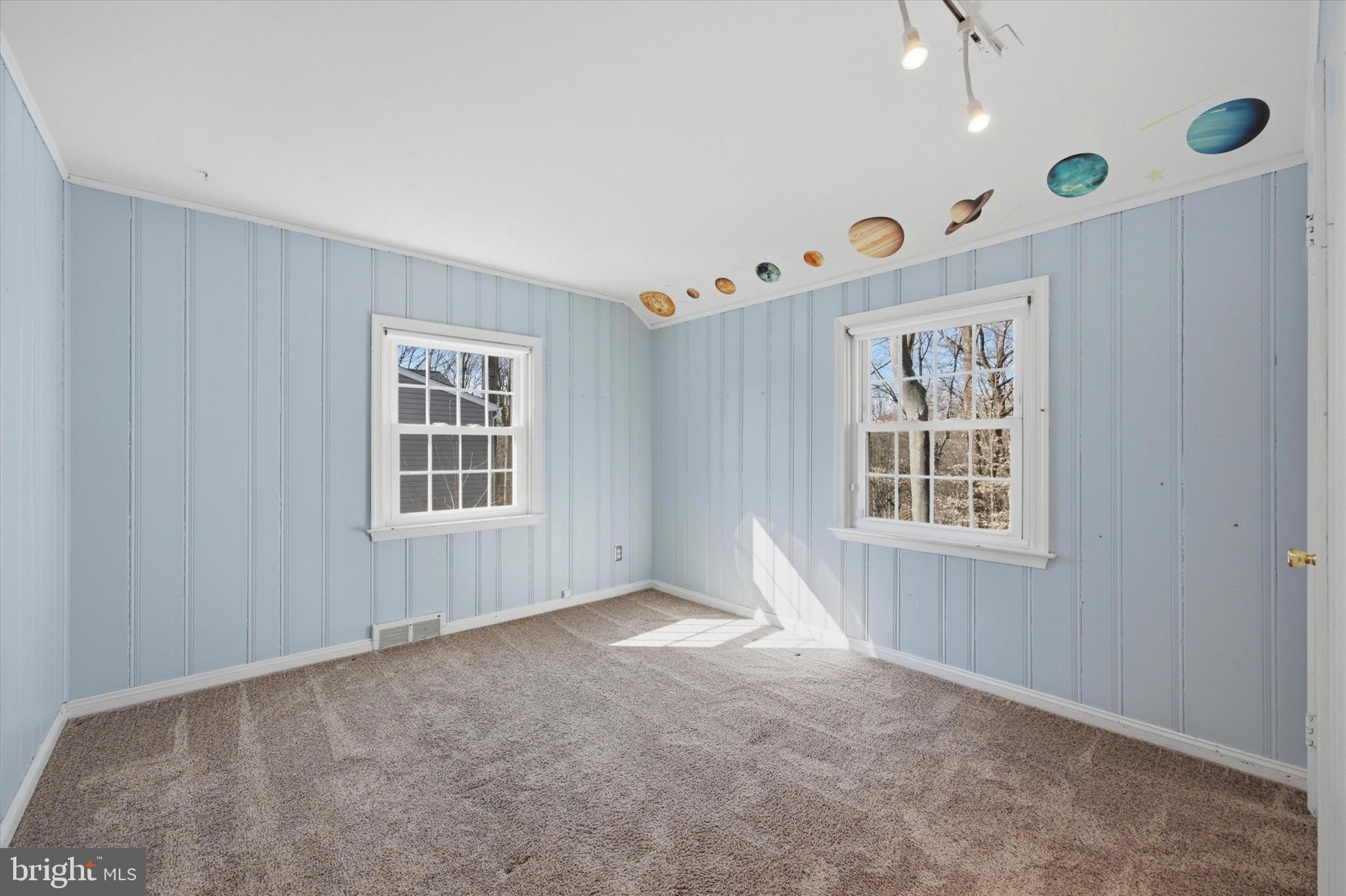 436 Kerr Lane Springfield, PA 19064 - Photo 22 of 52 an empty room with windows