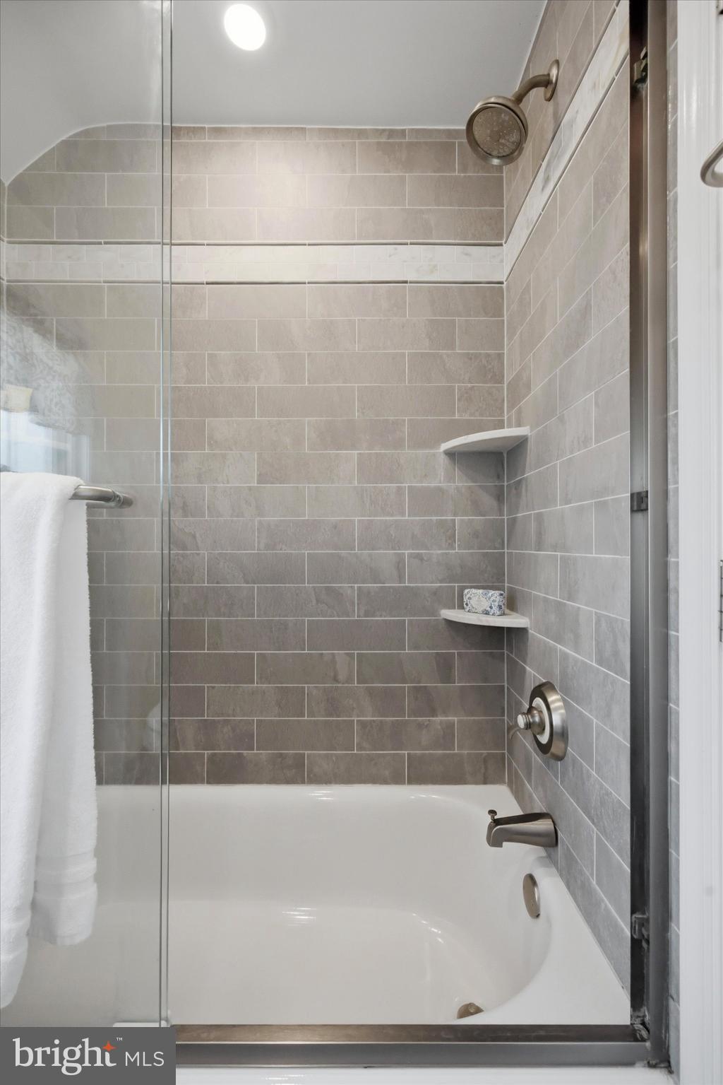 436 Kerr Lane Springfield, PA 19064 - Photo 24 of 52 a bathroom with a bathtub