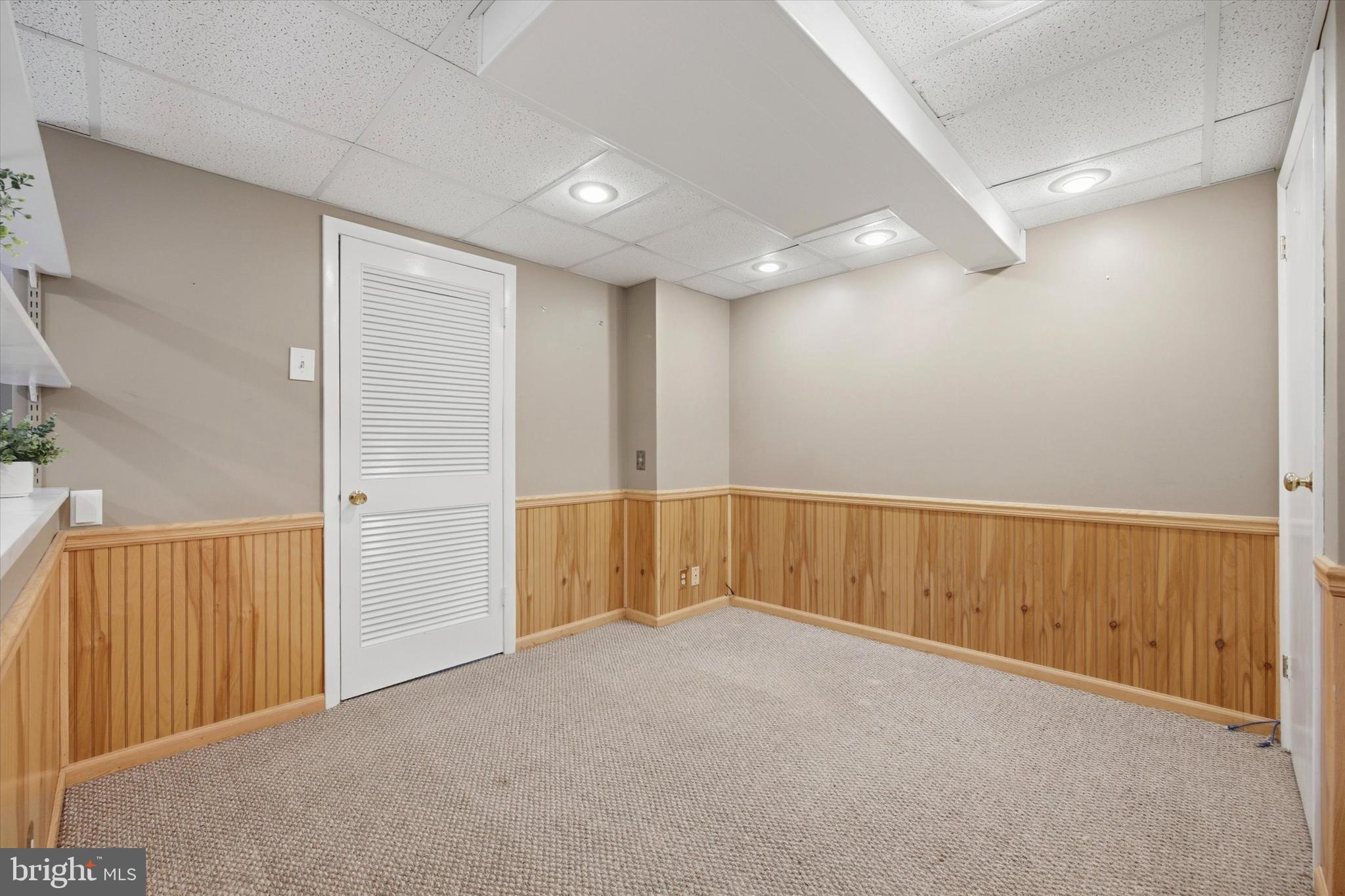 436 Kerr Lane Springfield, PA 19064 - Photo 32 of 52 an empty room with windows