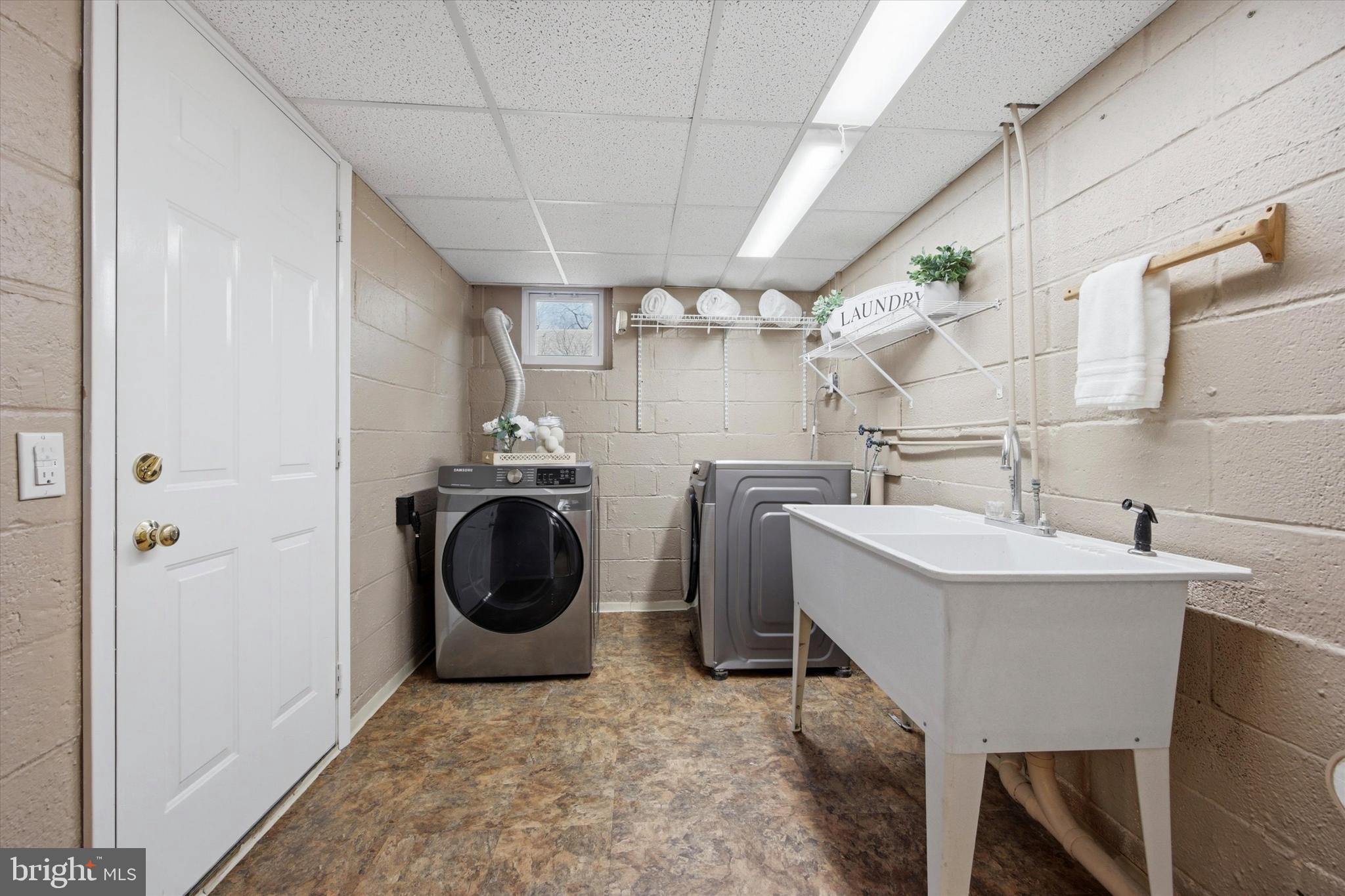 436 Kerr Lane Springfield, PA 19064 - Photo 33 of 52 a utility room with sink dryer and washer