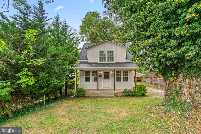 $2,900 | 715 Anderson Avenue, Rockville, MD 20850