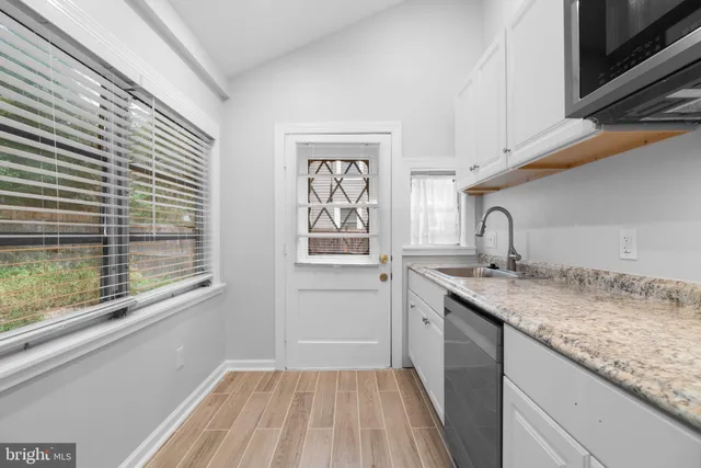 $2,900 | 715 Anderson Avenue, Rockville, MD 20850