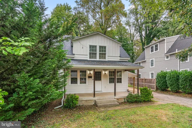 $2,900 | 715 Anderson Avenue, Rockville, MD 20850