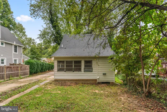 $2,900 | 715 Anderson Avenue, Rockville, MD 20850