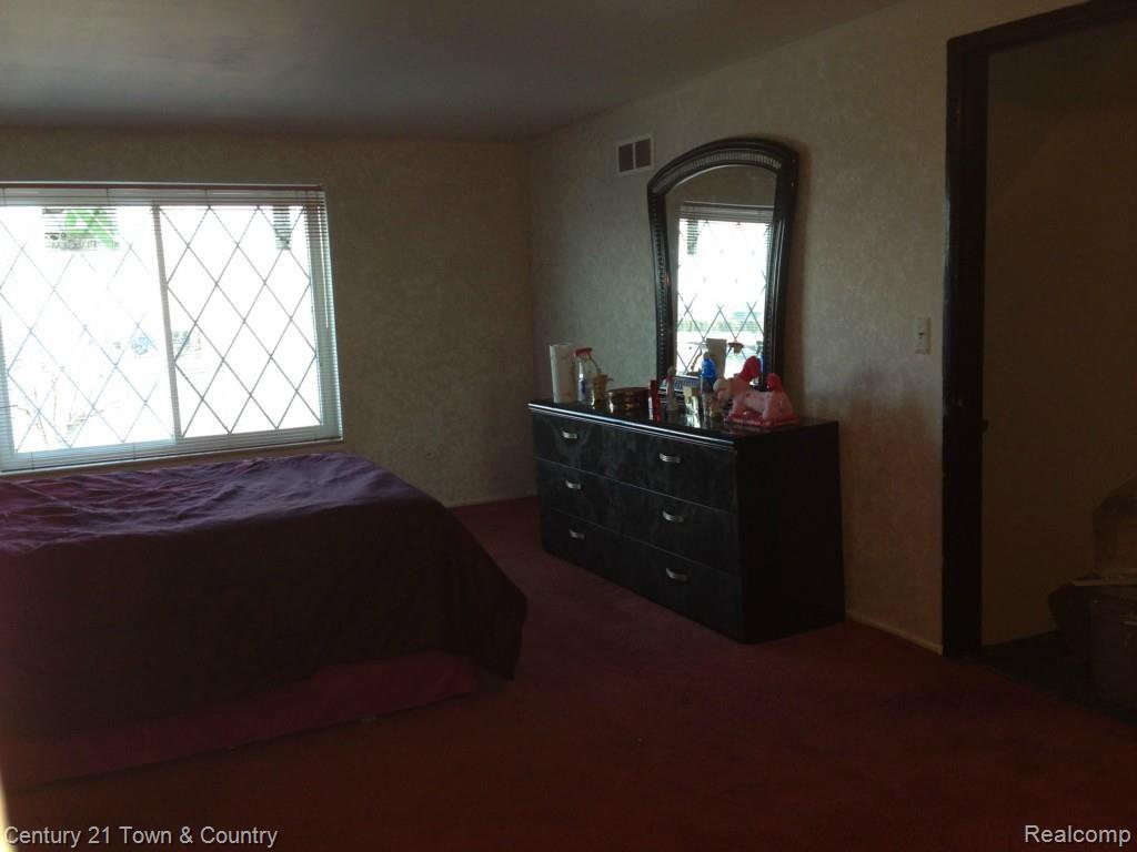 8652 Common Road, Unit 3 Warren, MI 48093 - Photo 14 of 19 BEDROOM VIEW 2.jpg