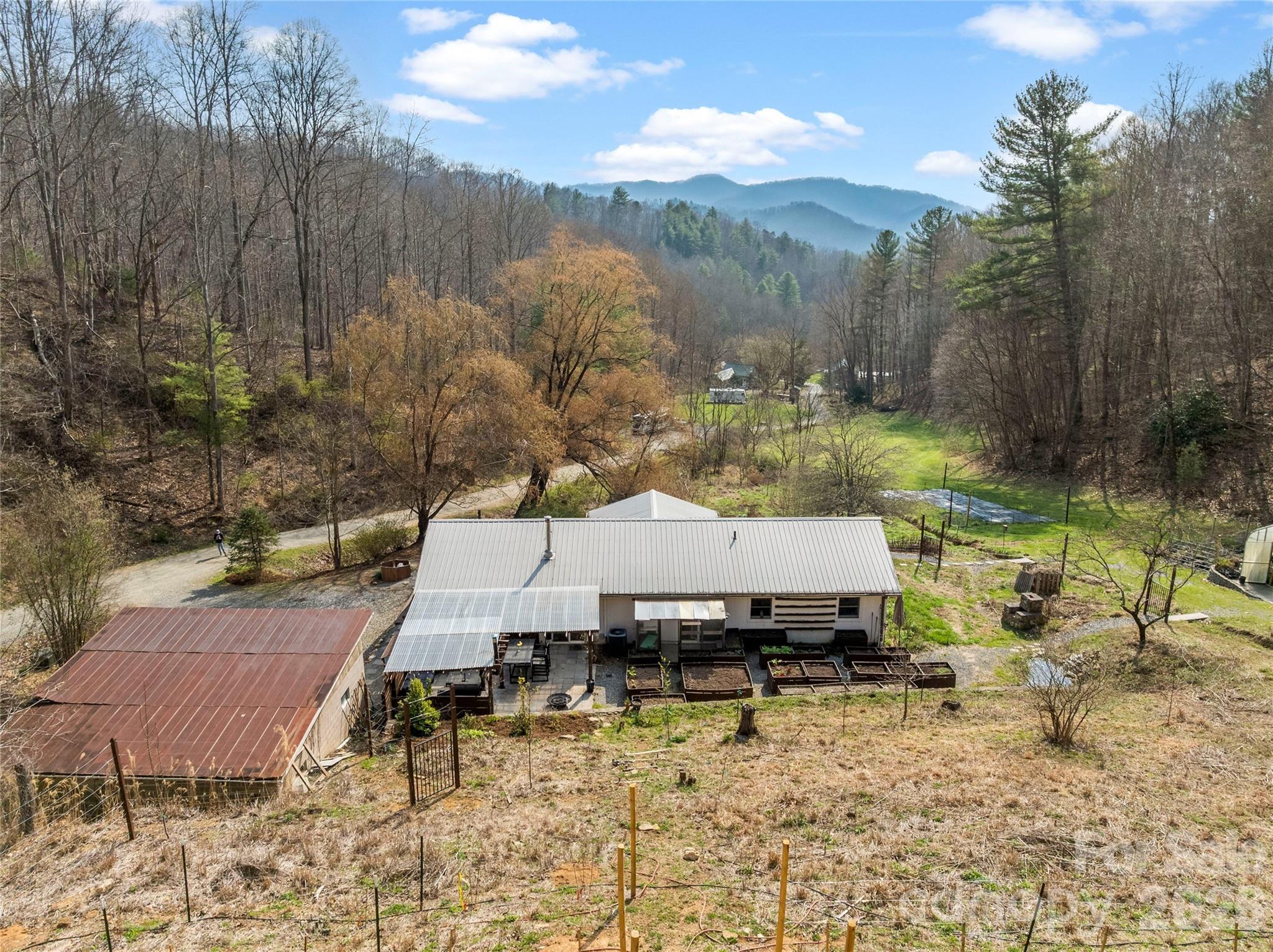 1105 Griffin Branch Road Marshall, NC 28753 - Photo 37 of 48