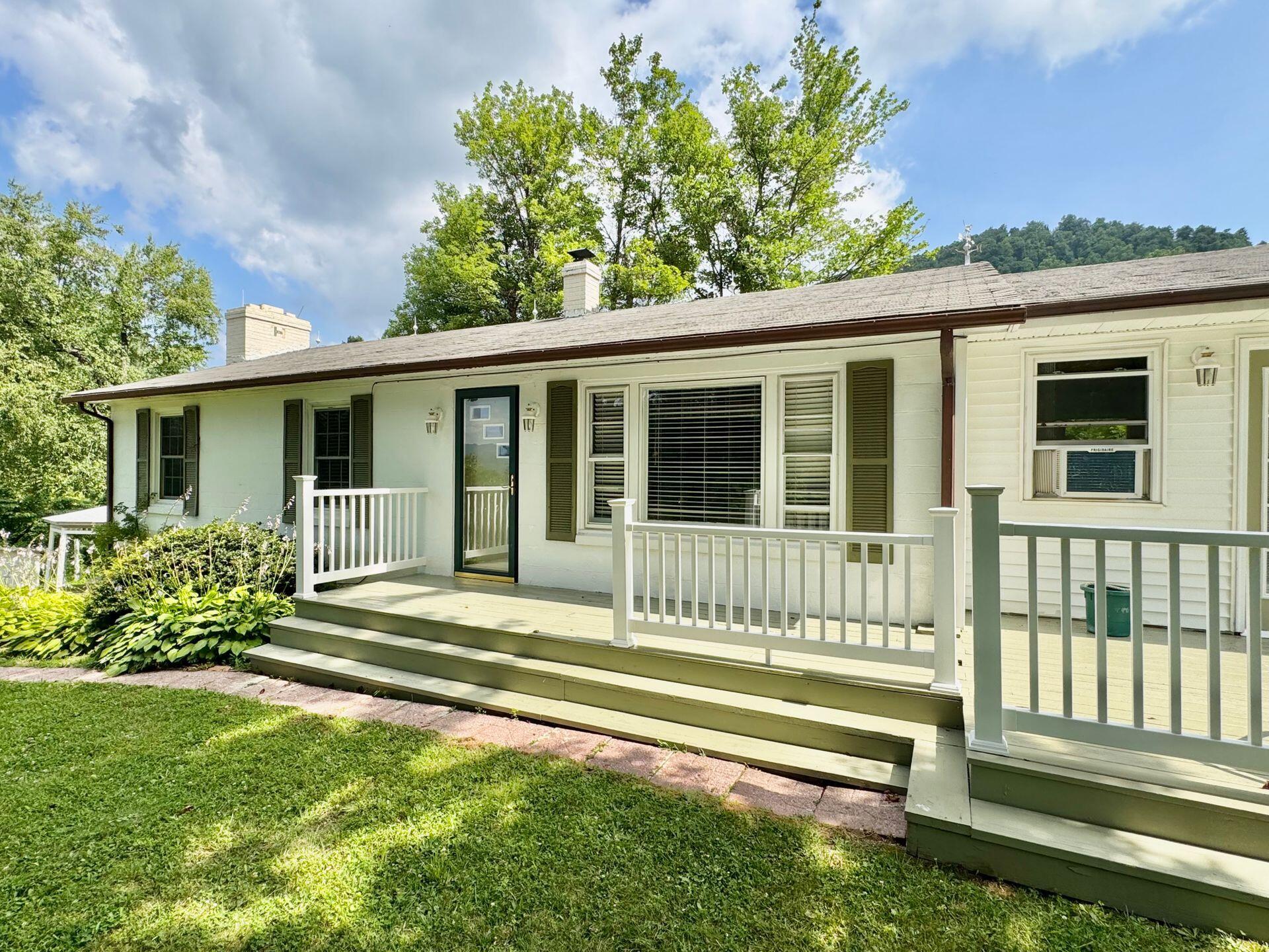 2643 Wades Gap Road Callaway, VA 24067 - Photo 5 of 104 4
