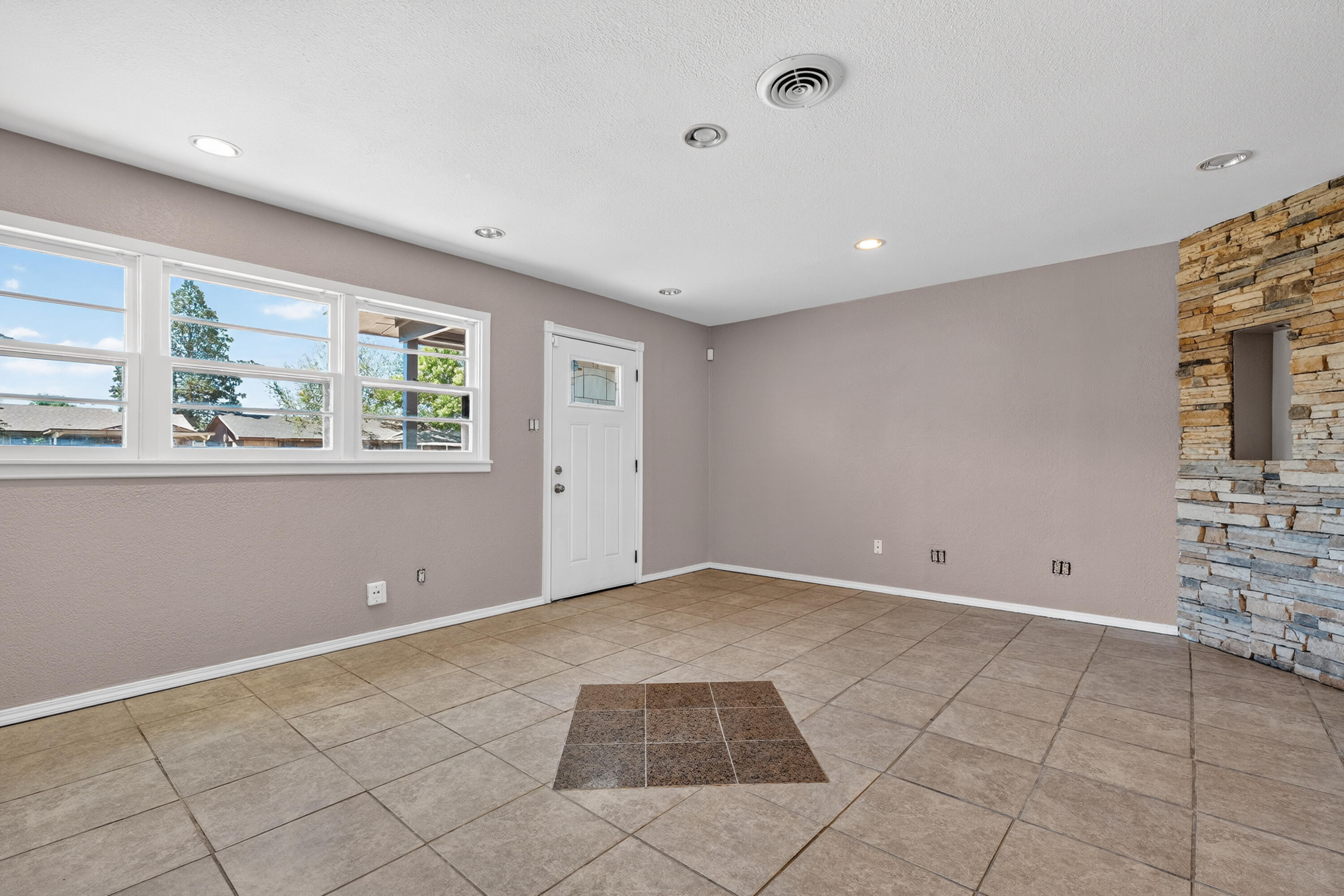 4618 43rd Street Lubbock, TX 79414 - Photo 4 of 20 DSC05919