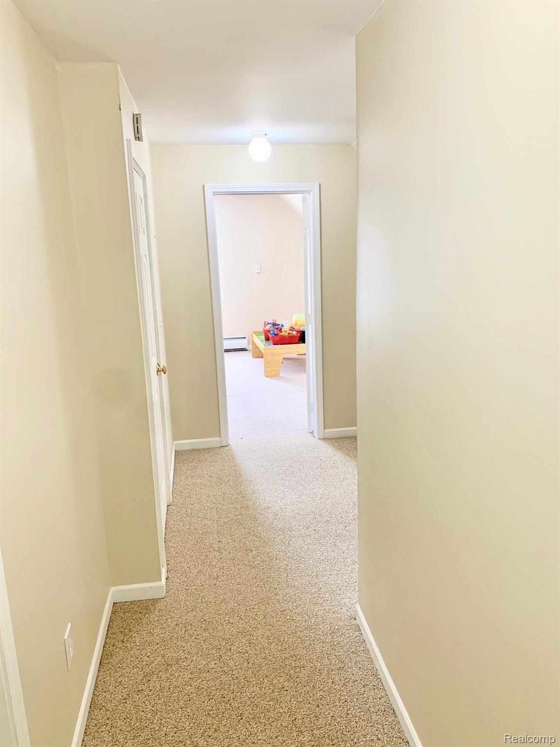 14114 Torrey Road Fenton, MI 48430 - Photo 50 of 82 upstairshall2.jpeg