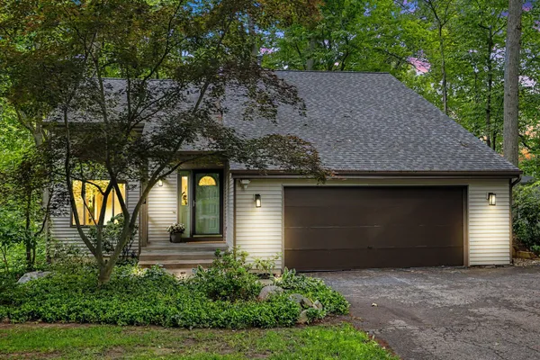 $475,000 | 337 Horseshoe Court, Plainwell, MI 49080