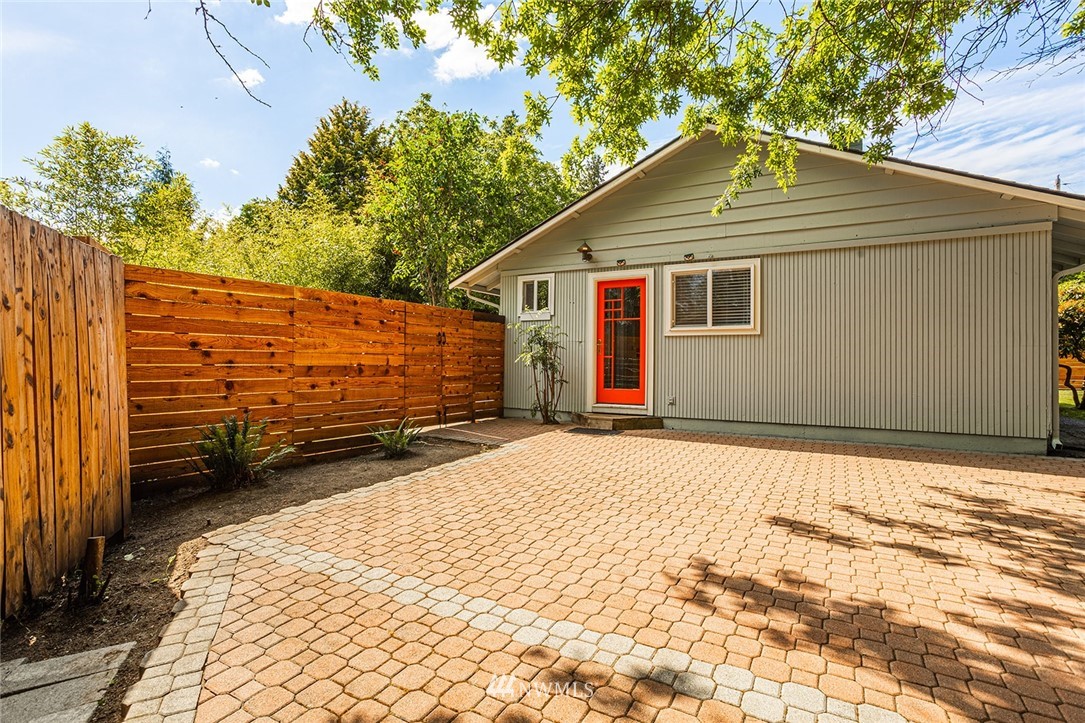 19009 101st Place Northeast Bothell, WA 98011 - Photo 4 of 40 Gallery Image 4
